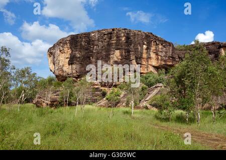 Blick auf die Felsen mit Höhlenmalereien, bekannt als die "alten Mannes Hand Site" in der Nähe von East Alligator River, West-Arnhemland, Australien Stockfoto