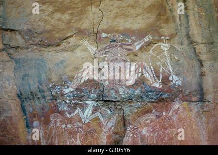 Höhlenmalereien einer Röntgen-Figur am Nourlangie Rock (Burrunggui), Kakadu-Nationalpark, Northern Territory, Australien Stockfoto