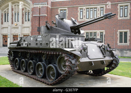 Schwarzen M42 Duster Tank in Teaneck Armory in New Jersey Stockfoto