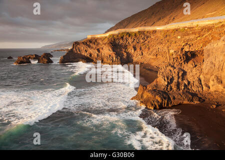 Zamora Strand bei Sonnenuntergang (Playa De La Zamora) in der Nähe von Fuencaliente, UNESCO-Biosphärenreservat La Palma, Kanarische Inseln, Spanien Stockfoto