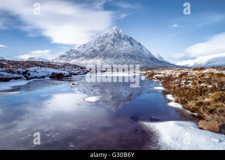 Buachaille Etive Mor und Fluss Coupall, Glen Coe (Glencoe), Hochlandregion, Schottland, Vereinigtes Königreich, Europa Stockfoto