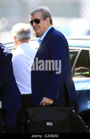 England-Manager Roy Hodgson am Flughafen Luton. Stockfoto