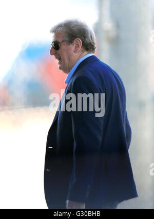 England-Manager Roy Hodgson am Flughafen Luton. Stockfoto