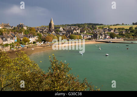 Blick über Fischerdorf am Fluss Rance, Saint Suliac, Bretagne, Frankreich, Europa Stockfoto