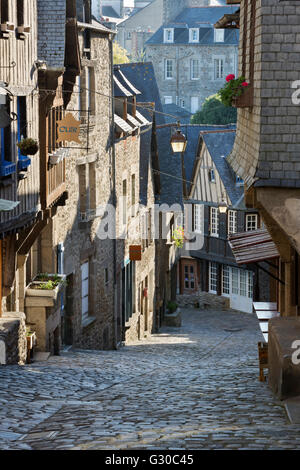 Gepflasterten Straße, Rue du Jerzual, Dinan, Côtes d ' Armor, Bretagne, Frankreich Stockfoto