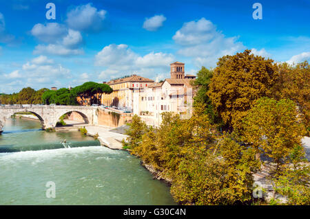 Tiberinsel und Ponte Cestio (Cestius Brücke), Rom, UNESCO-Weltkulturerbe, Lazio, Italien, Europa Stockfoto