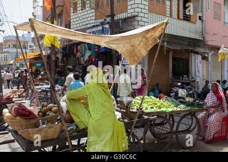 Wochenmarkt in der Stadt von Udaipur, Rajasthan, Indien, Asien Stockfoto