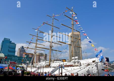 Ein schönes Schiff geparkt in Baltimore inner harbor Stockfoto