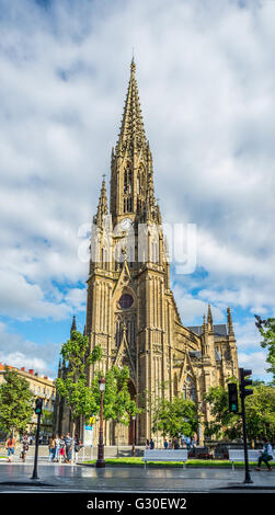 Hauptfassade der Kathedrale des guten Hirten (Buen Pastor) befindet sich in der Stadt San Sebastian, Gipuzkoa, Spanien Stockfoto