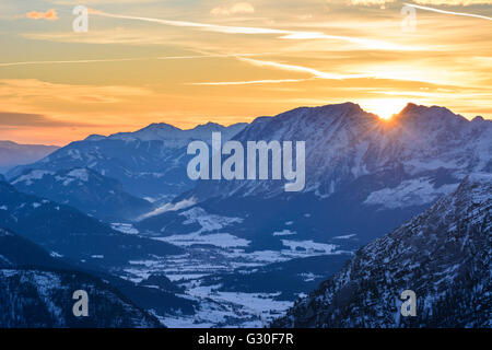 Blick vom Gipfel hoher Sarstein auf dem Berg Grimming und dem Hinterberger Tal, Österreich, Steiermark, Styria Ausseerland-Sal Stockfoto