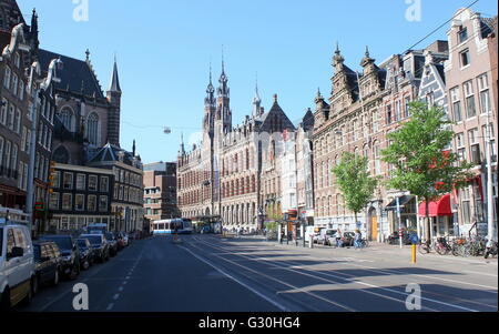 Ende des 19. Jahrhunderts Neo Gothic Magna Plaza Einkaufszentrum am Nieuwezijds Voorburgwal, Amsterdam, Niederlande (ehemaliges Postamt) Stockfoto