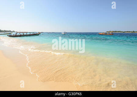 Boote von Gili Trawangan Insel in Indonesien verankert Stockfoto