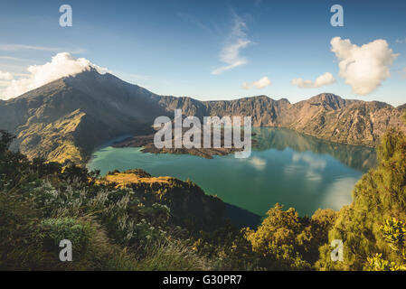 Mt Rinjani von der westlichen Seite des Kraters Stockfoto