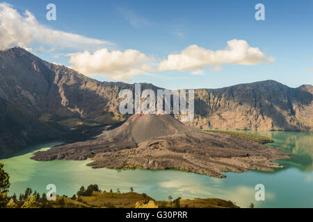 Mt Rinjani von der westlichen Seite des Kraters Stockfoto