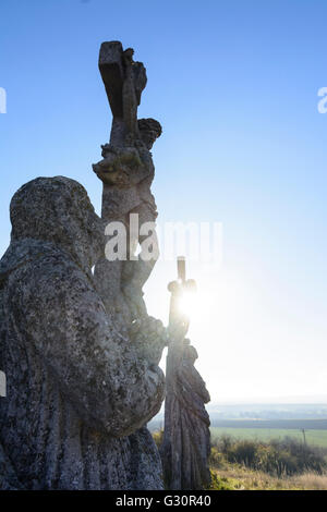 Kalvarienberg bei pillersdorfsche: Mary Magdalene, Jesu Kreuz und ein Dieb, Österreich, Niederösterreich, Niederösterreich, Weinviertel, Zelle Stockfoto