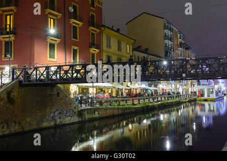 Kanal Naviglio Grande im Viertel Navigli, Restaurants am Abend, Italien, Lombardei, Lombardei, Mailand, Mailand Stockfoto