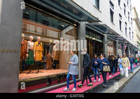 Via Monte Napoleone: Shop von Gucci, Italien, Lombardei, Lombardei, Mailand, Mailand Stockfoto