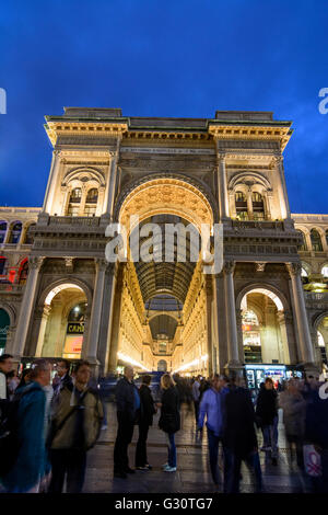 Bogen Sie am Eingang der Galleria Vittorio Emanuele II, Italien, Lombardei, Lombardei, Mailand, Mailand Stockfoto