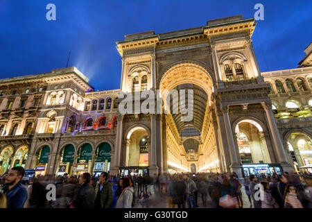 Bogen Sie am Eingang der Galleria Vittorio Emanuele II, Italien, Lombardei, Lombardei, Mailand, Mailand Stockfoto