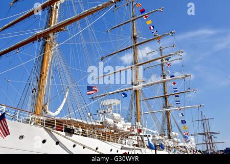 Ein schönes Schiff geparkt in Baltimore inner harbor Stockfoto