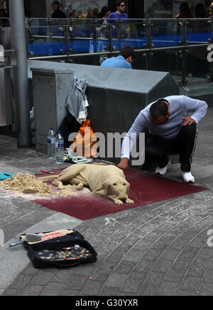 Sandskulpturenfestival street artist außerhalb Harrods Knightsbridge Stockfoto