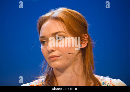 Eleanor Tomlinson, Demelza Poldark in 2015-BBC-Produktion von Poldark spielte sprechen auf der Bühne Hay Festival 2016 Stockfoto