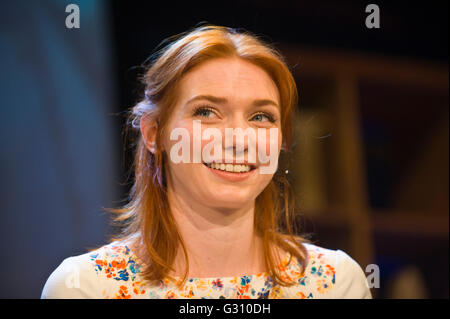 Eleanor Tomlinson, Demelza Poldark in 2015-BBC-Produktion von Poldark spielte sprechen auf der Bühne Hay Festival 2016 Stockfoto