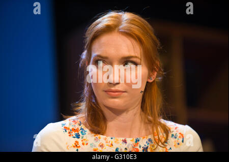 Eleanor Tomlinson, Demelza Poldark in 2015-BBC-Produktion von Poldark spielte sprechen auf der Bühne Hay Festival 2016 Stockfoto