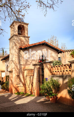 Kleine Kirche in Tlaquepaque Arts und Crafts Village in Sedona, Arizona Stockfoto