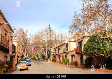 Einkaufsstraße in Tlaquepaque Arts und Crafts Village in Sedona, Arizona Stockfoto