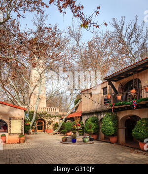 Ein Hof in Tlaquepaque Arts und Crafts Village in Sedona, Arizona Stockfoto