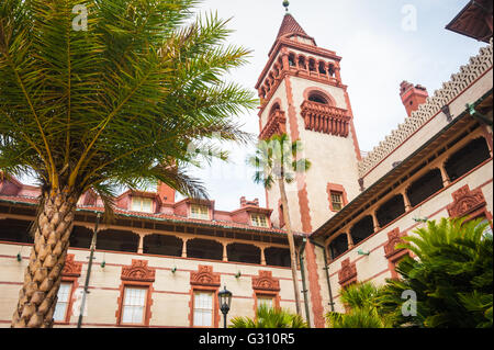 Flagler College (ursprünglich 1888 Ponce de Leon Hotel) Hof in St. Augustine, Florida. (USA) Stockfoto