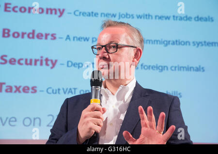 Michael Gove anlässlich einer Veranstaltung unterstützen "Stimmen lassen" an das EU-Referendum am 23. Juni Stockfoto