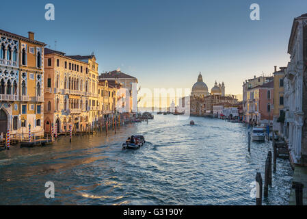 Wasser-Kanäle der größten Touristenattraktionen in Italien, Venedig. Stockfoto