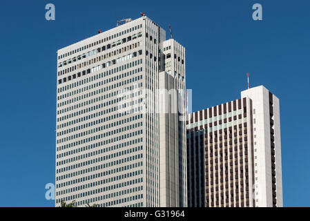 Shinjuku Nomura Gebäude und Sompo Japan Head Office im Geschäftsviertel Nishi-Shinjuku, Tokio Stockfoto