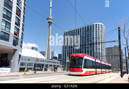 TORONTO - May17, 2016: The Toronto Streetcar System besteht aus zehn Strecken der Straßenbahn in Toronto, Ontario, Kanada, betrieben von der Stockfoto
