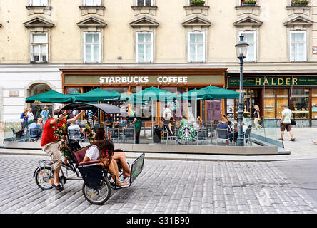 Starbucks Coffee im Zentrum von Wien Stockfoto