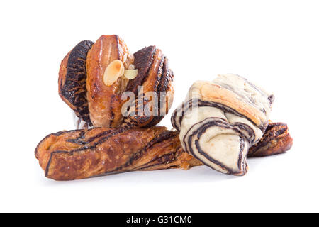 verschiedene Arten von Brot, die isoliert auf einem weißen Hintergrund. Stockfoto