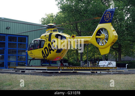 Berlin, Deutschland, ADAC Rettung Hubschrauber Christoph 31 in Parkposition Stockfoto