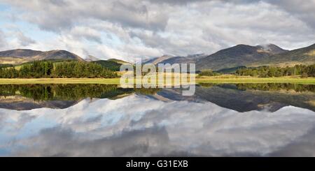 Loch Tulla Morgen Reflexionen Stockfoto