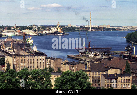 Rostock, DDR, mit Blick auf die Ueberseehafen Rostock am Unterwarnow Stockfoto