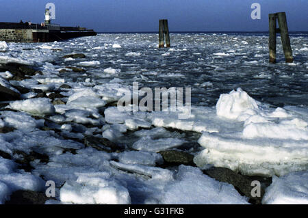 Warnemünde, DDR, Eisschollen auf der Ostsee Stockfoto