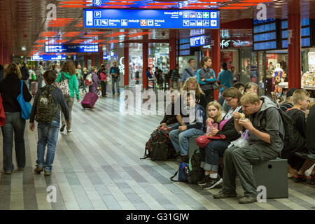 Prag, Tschechische Republik, Geschäfte in Prag Hauptbahnhof Stockfoto