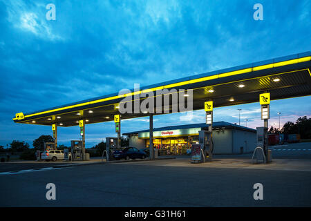 Brodetz, Tschechische Republik, Tankstelle Marke AGIP Stockfoto