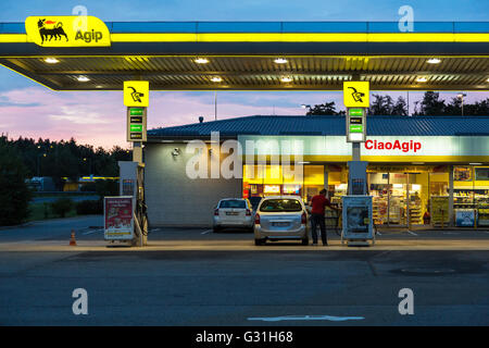 Brodetz, Tschechische Republik, Tankstelle Marke AGIP Stockfoto