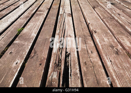 Alte beschädigte brauner Holzboden Hintergrundtextur mit Perspektive-Effekt Stockfoto