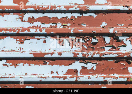 Alten Metallwand mit peeling Lackschichten, Grunge Hintergrundtextur Stockfoto