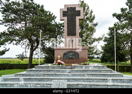 Neuville-Saint-Vaast, Frankreich, überqueren die polnischen Freiwilligen Stockfoto