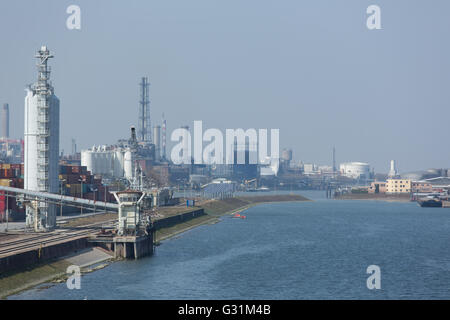 Mannheim, Deutschland, das Industriegebiet am Rhein Stockfoto