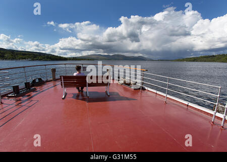 Loch Lomond, Schottland. Malerische Aussicht auf die achtern der historische Dampfschiffe Magd des Sees. Stockfoto